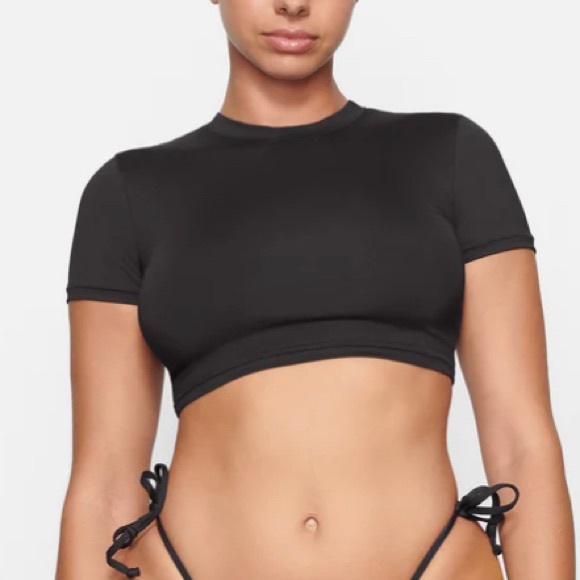 SKIMS recycled swim set cropped tee + mid waist bottom Onyx size M new with tag - Picture 2 of 7